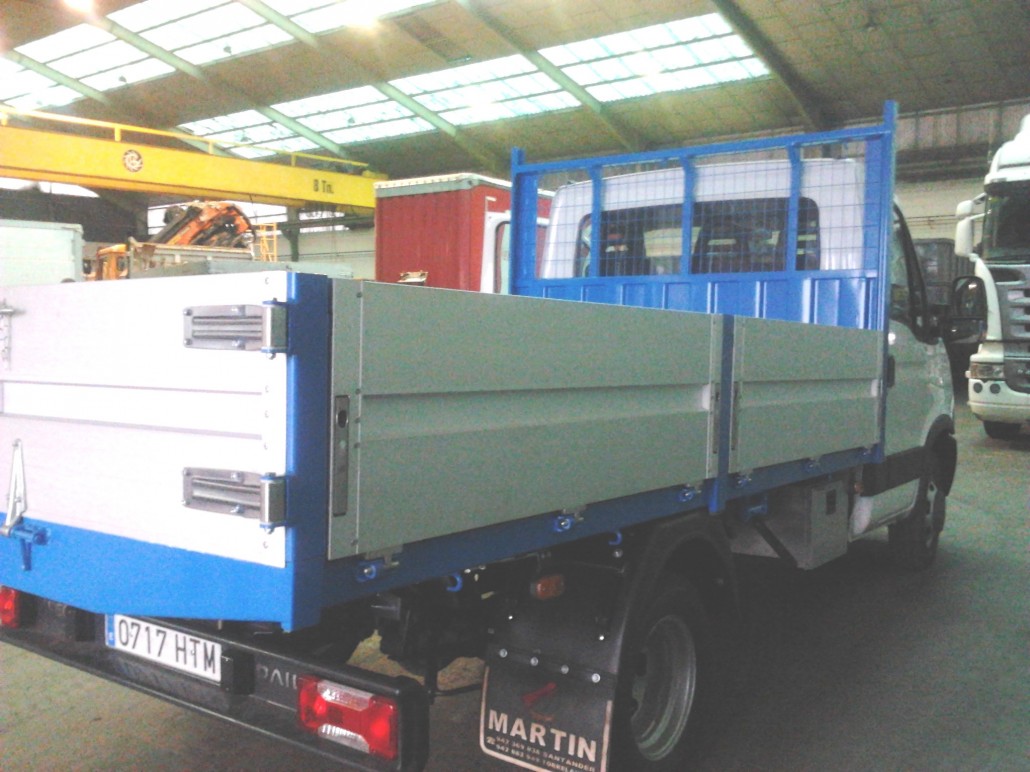 trabajos Carrocerias y Basculantes Martín.- carrozado de Caja de construcción Cantabria